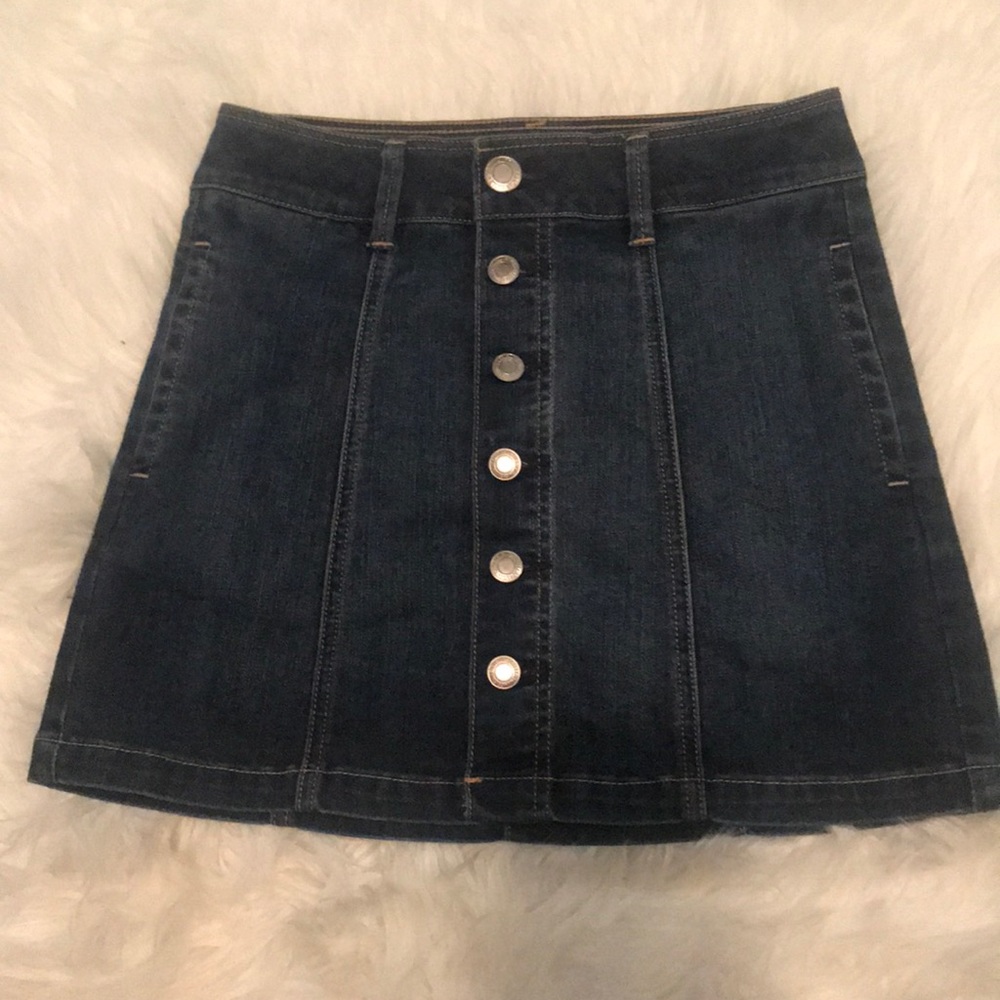 Jean skirt with buttons and pockets